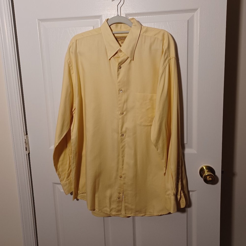 Tricots ST Raphael men yellow button down long sleeve shirt, L